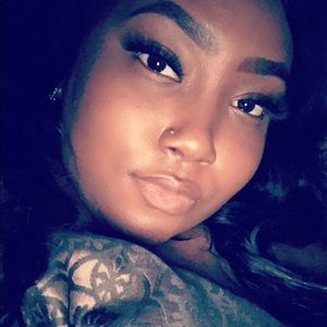 Meet your Posher, Adrianna